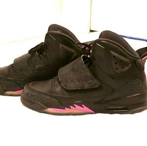 Jordan Son Of Mars GS 'Hyper Pink' basketball shoe